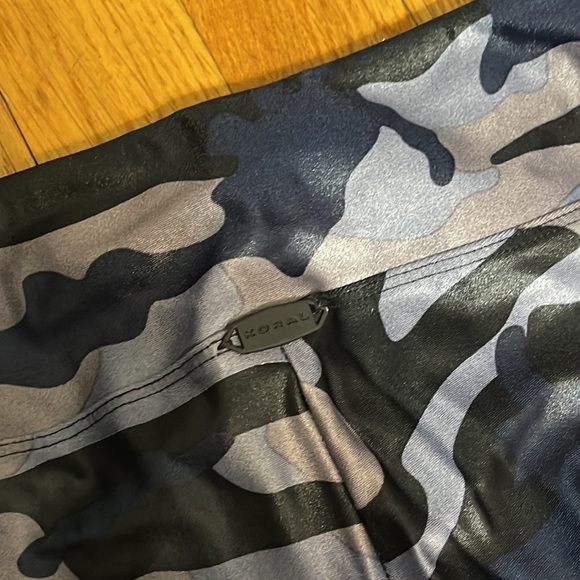 Koral Midnight Camo Lustrous High-Rise Leggings sz Small - Picture 4 of 5